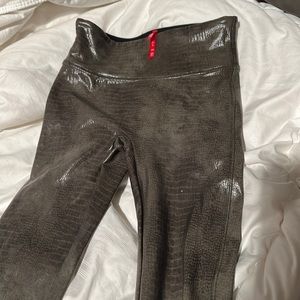 Spanx lustrous crocodile tight legging -green